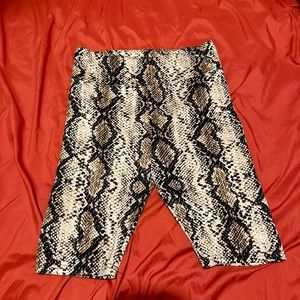 3/$10 🌼 Ardene Snake Print Biker Short